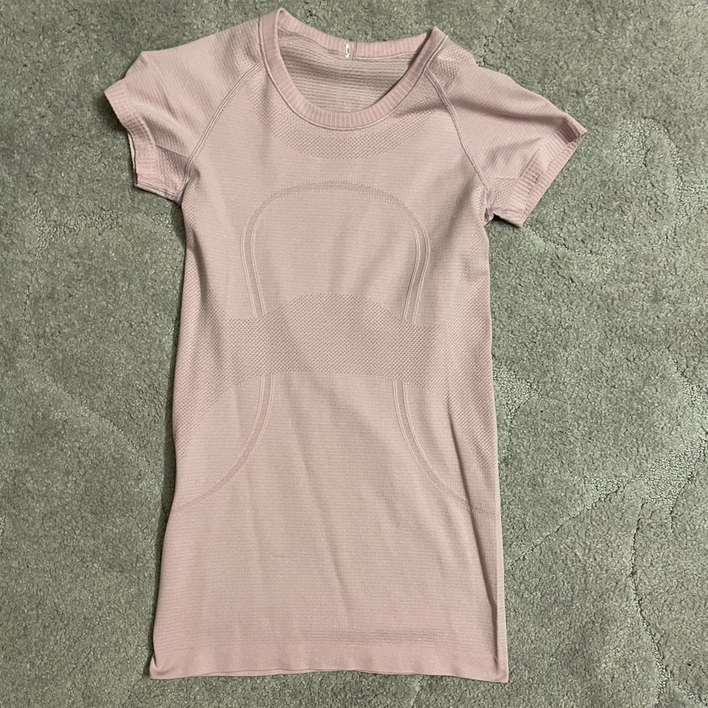 Lulu lemon tshirt